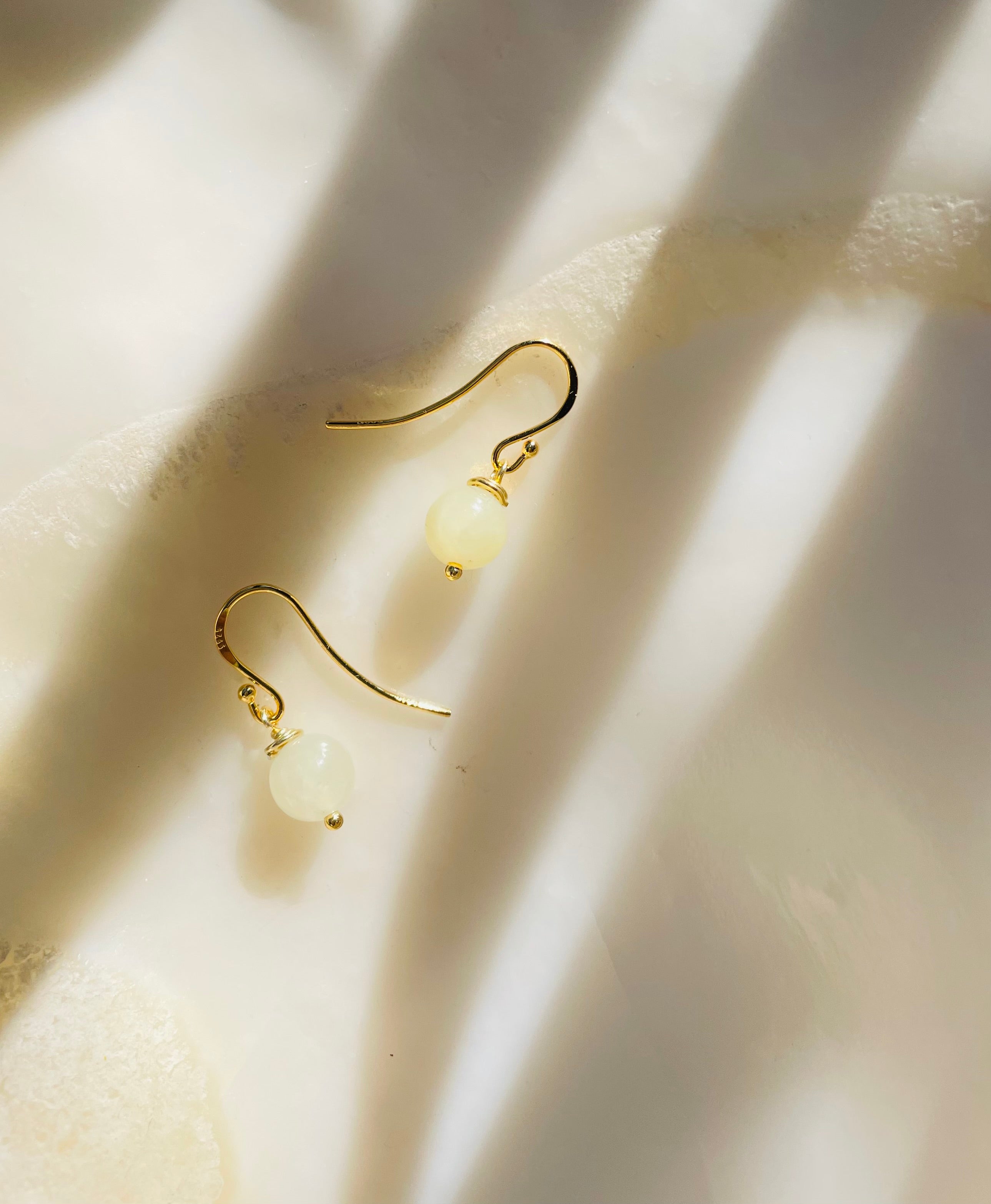 Solitaire yellow jade drops